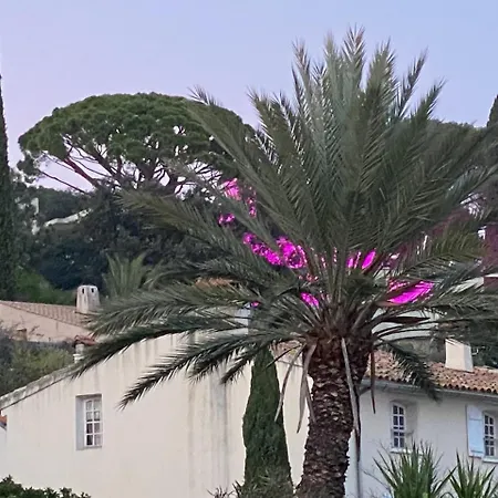 La Sainte Claire מלון דירות 4*