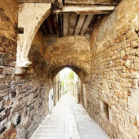 La Sainte Claire הייר