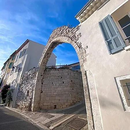 Pensión La Sainte Claire Hyères